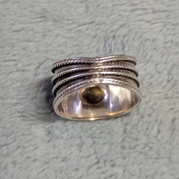 Vintage Sterling Silver Women's Ring with Beautiful Detailed Scroll Work - Picture 7 of 10